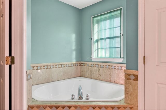 70 Walnut St, Quincy, MA 02171