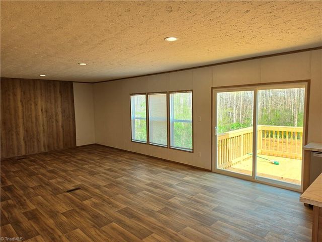 196 Briar Creek Estates, Thomasville, NC 27360