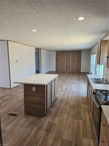 196 Briar Creek Estates, Thomasville, NC 27360