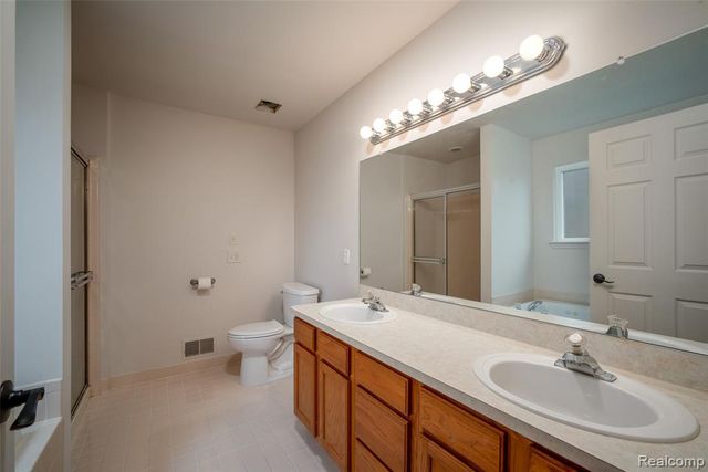 19108 Red Oak Lane, Brownstown, MI 48193