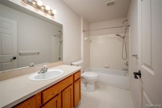19108 Red Oak Lane, Brownstown, MI 48193
