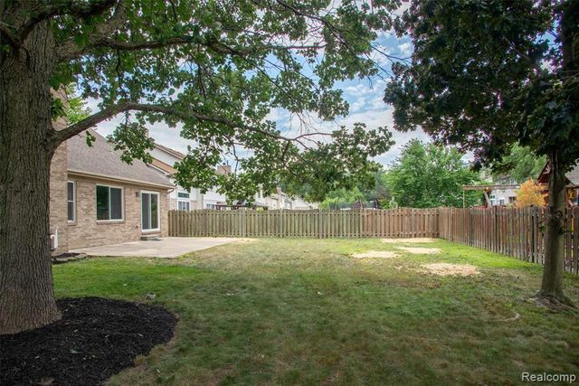 19108 Red Oak Lane, Brownstown, MI 48193