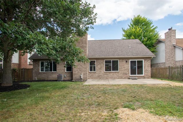 19108 Red Oak Lane, Brownstown, MI 48193