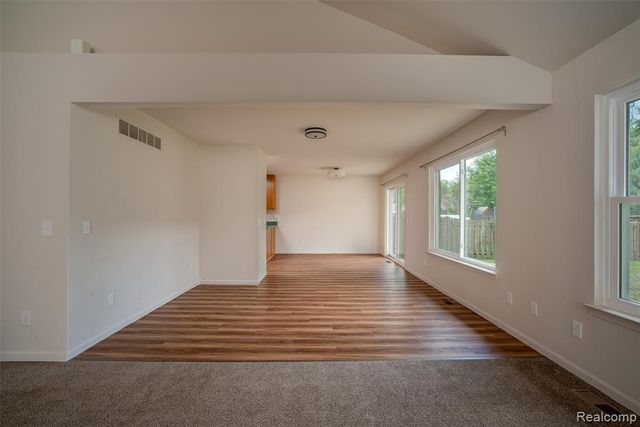 19108 Red Oak Lane, Brownstown, MI 48193