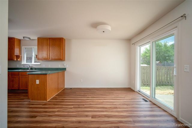 19108 Red Oak Lane, Brownstown, MI 48193