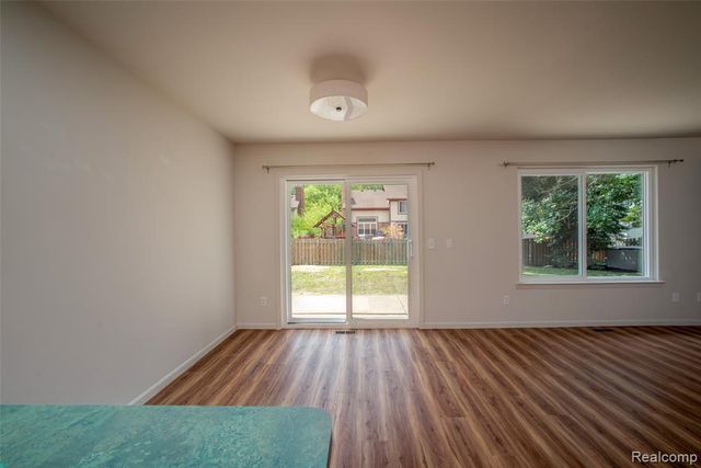19108 Red Oak Lane, Brownstown, MI 48193