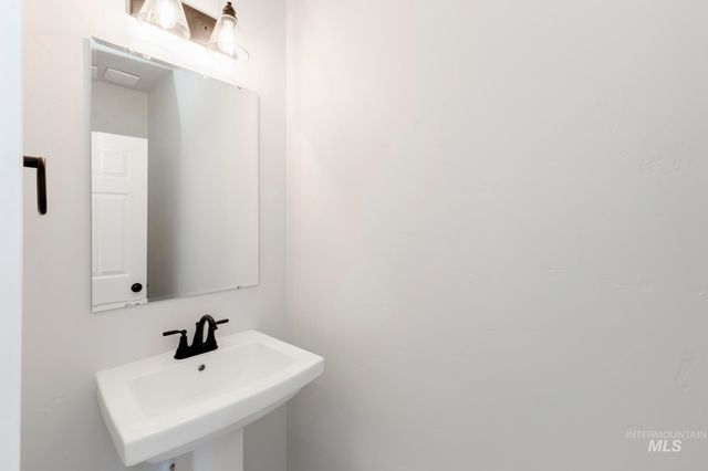 3218 N Waterbrook Way, Star, ID 83669