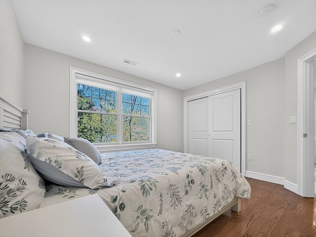 16 Walsh Road, Bedford, MA 01730