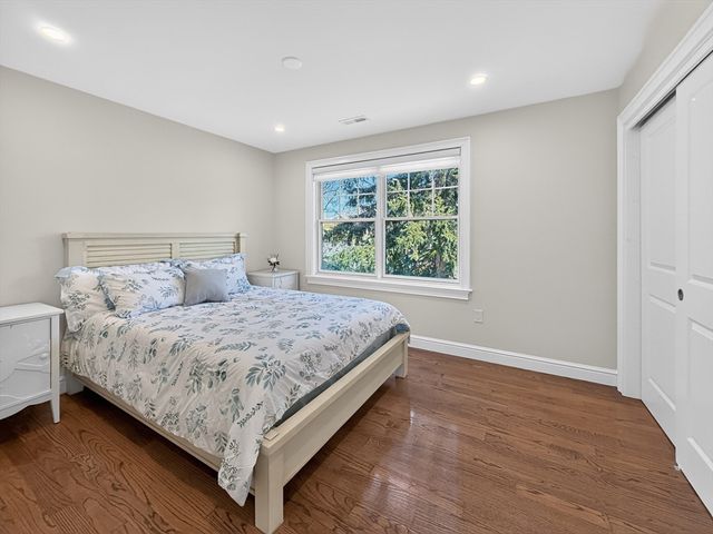 16 Walsh Road, Bedford, MA 01730