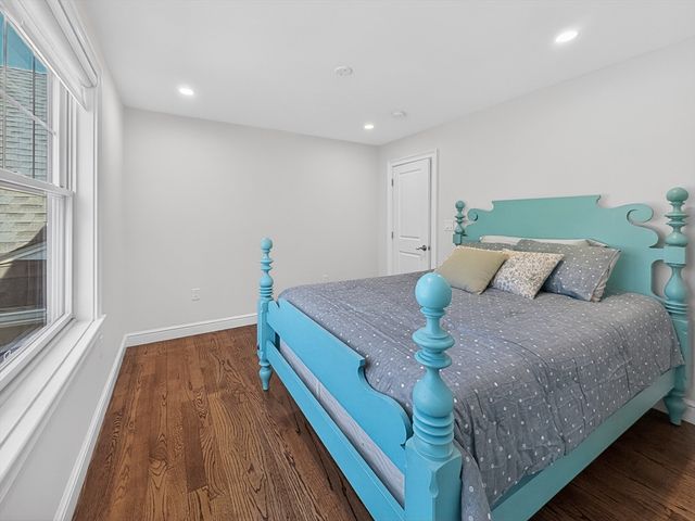 16 Walsh Road, Bedford, MA 01730