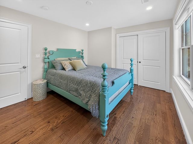 16 Walsh Road, Bedford, MA 01730