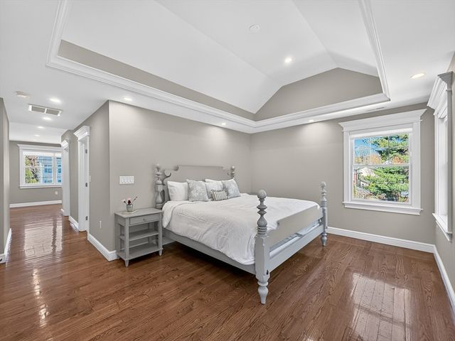 16 Walsh Road, Bedford, MA 01730