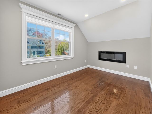 16 Walsh Road, Bedford, MA 01730