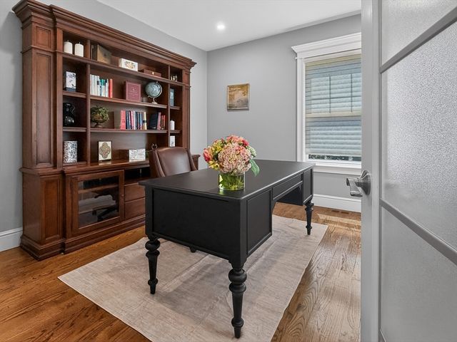 16 Walsh Road, Bedford, MA 01730