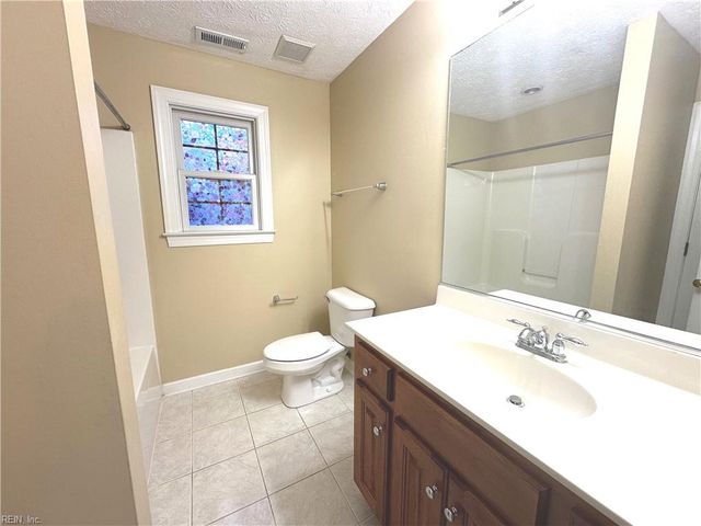 8 Wornom Farm RD, Poquoson, VA 23662