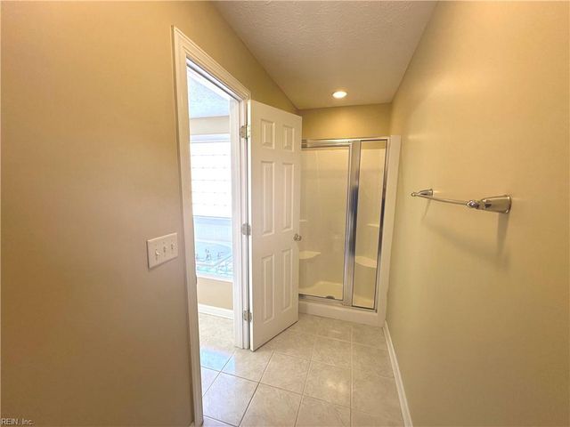 8 Wornom Farm RD, Poquoson, VA 23662