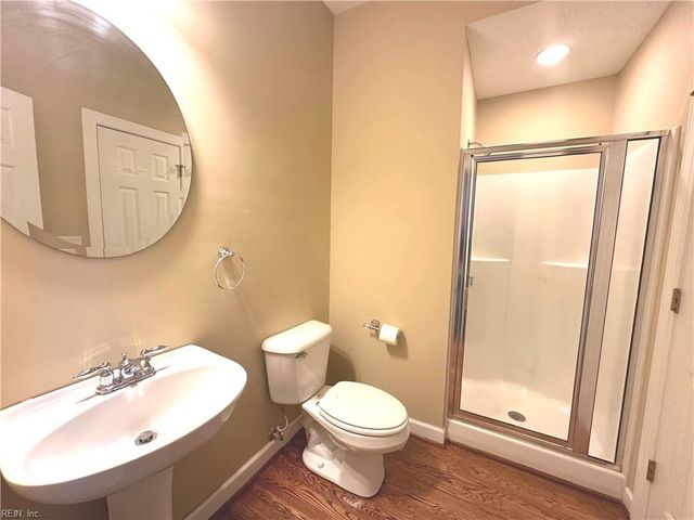 8 Wornom Farm RD, Poquoson, VA 23662