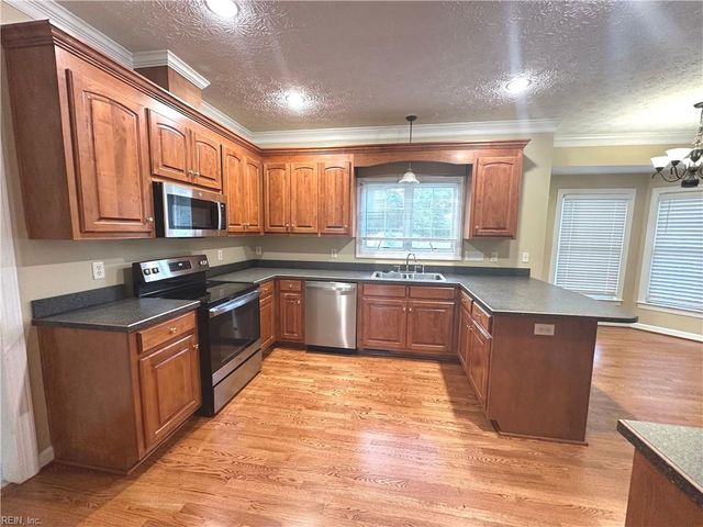 8 Wornom Farm RD, Poquoson, VA 23662