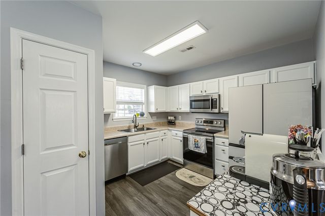 4070 Trisha Trl, Chesterfield, VA 23112