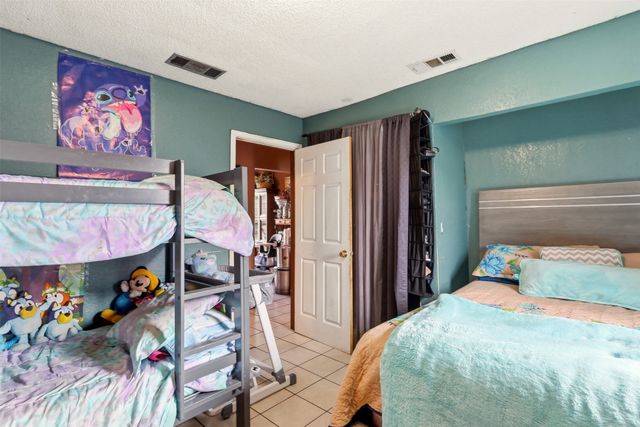 2333 N Chandler Drive E, Fort Worth, TX 76111