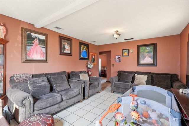 2333 N Chandler Drive E, Fort Worth, TX 76111