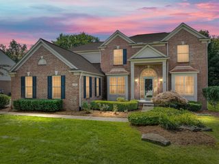 1700 Covington Woods Lane, Lake Orion, MI 48360
