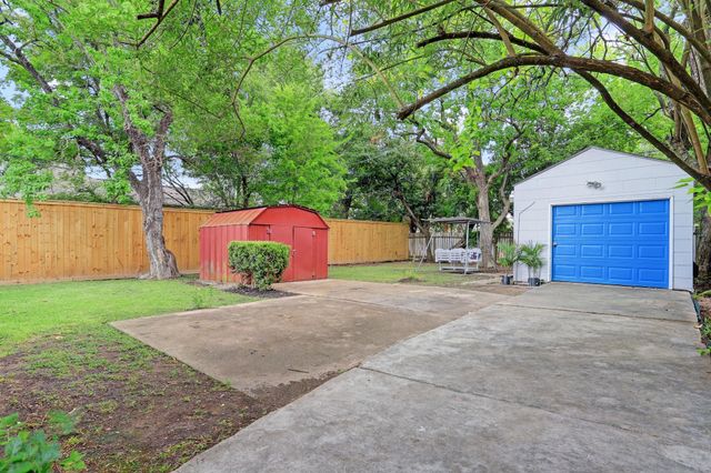 5217 Locust Street, Bellaire, TX 77401