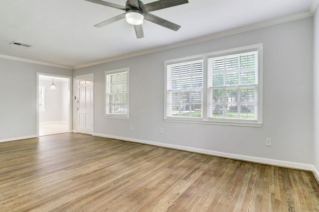 5217 Locust Street, Bellaire, TX 77401