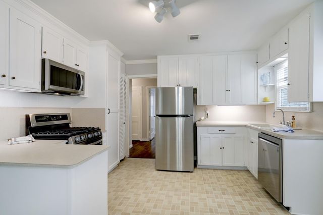 5217 Locust Street, Bellaire, TX 77401