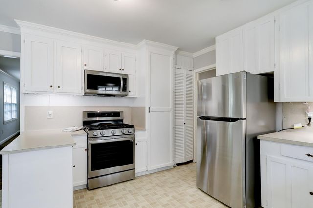 5217 Locust Street, Bellaire, TX 77401