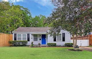 5217 Locust Street, Bellaire, TX 77401
