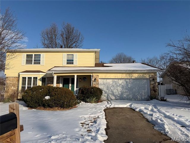 832 Summerview Drive, St Charles, MO 63304