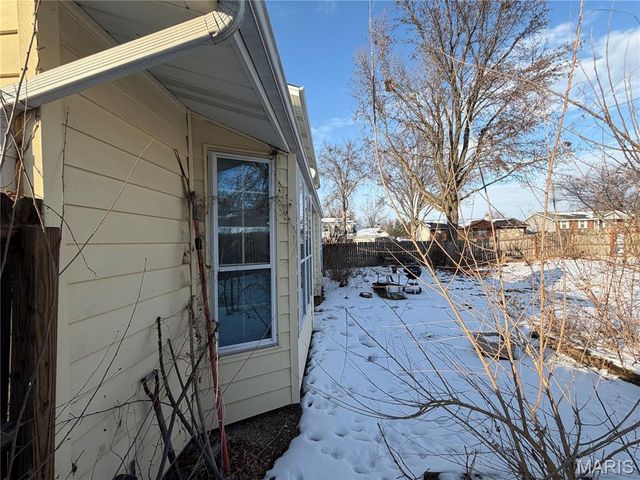 832 Summerview Drive, St Charles, MO 63304