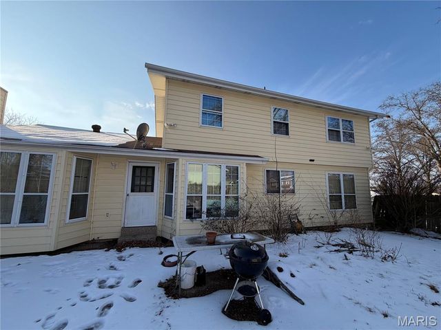 832 Summerview Drive, St Charles, MO 63304