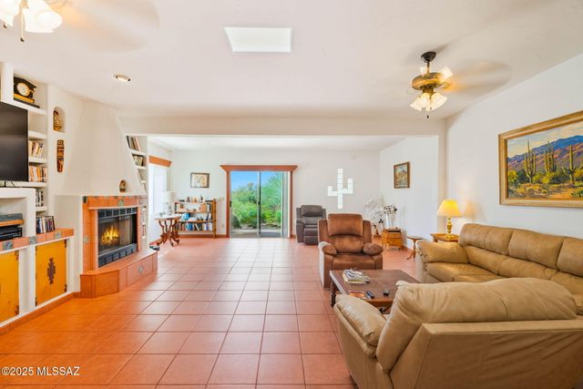 116 S Charleston Avenue, Corona De Tucson, AZ 85641