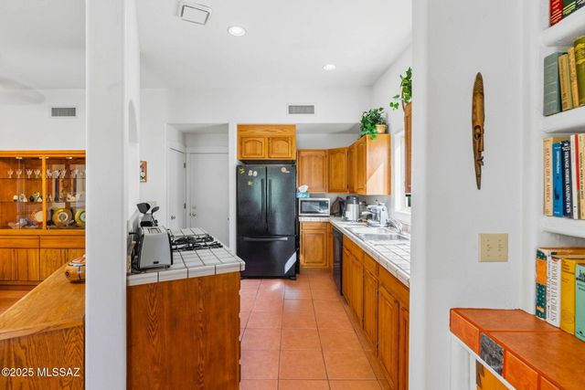 116 S Charleston Avenue, Corona De Tucson, AZ 85641