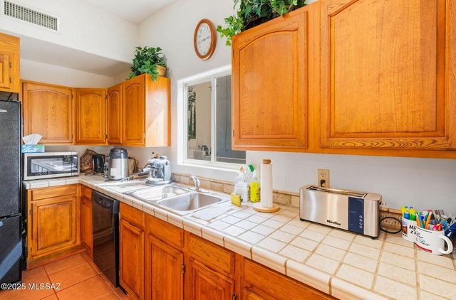 116 S Charleston Avenue, Corona De Tucson, AZ 85641