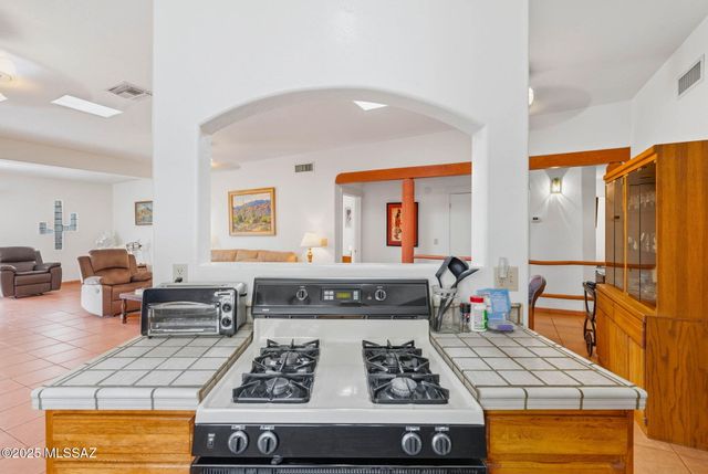 116 S Charleston Avenue, Corona De Tucson, AZ 85641