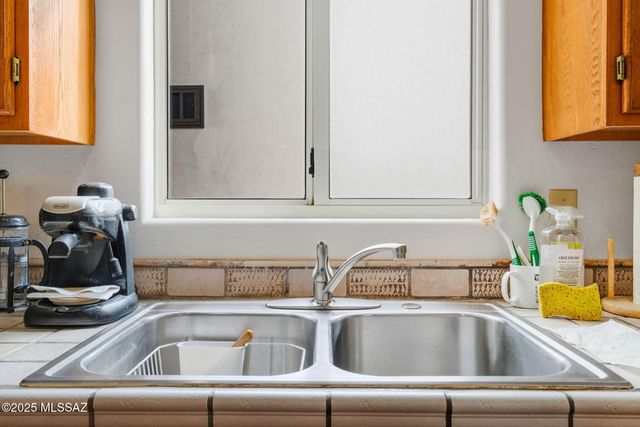 116 S Charleston Avenue, Corona De Tucson, AZ 85641