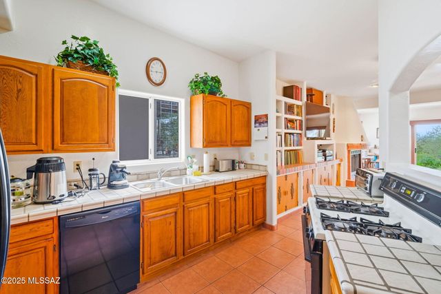 116 S Charleston Avenue, Corona De Tucson, AZ 85641