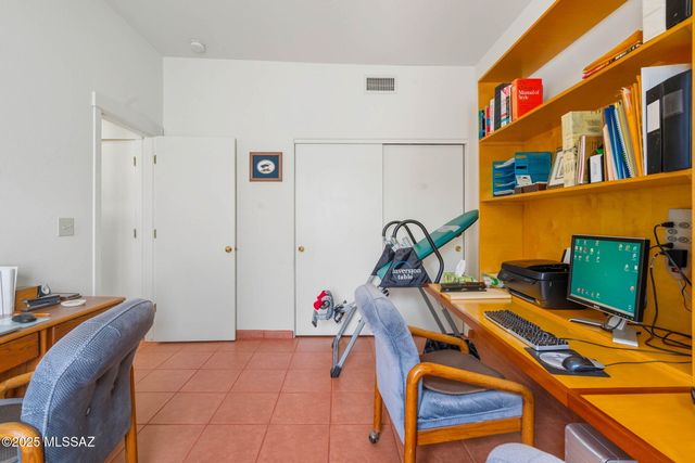 116 S Charleston Avenue, Corona De Tucson, AZ 85641