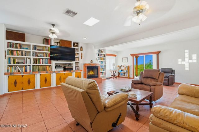 116 S Charleston Avenue, Corona De Tucson, AZ 85641