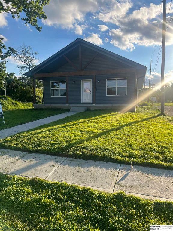 2210 N 26th Street, Omaha, NE 68111