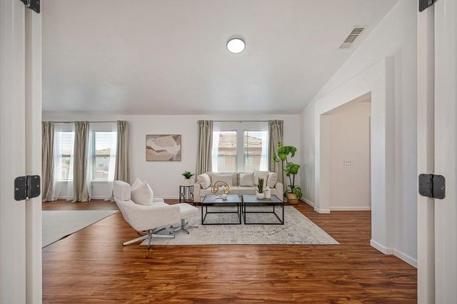 8832 Marlin Seas Ct, Sacramento, CA 95828