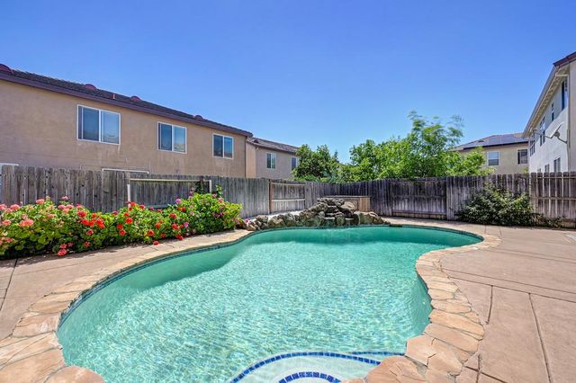 8832 Marlin Seas Ct, Sacramento, CA 95828
