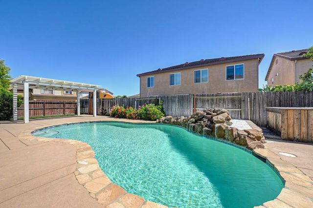 8832 Marlin Seas Ct, Sacramento, CA 95828