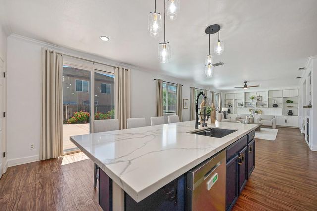 8832 Marlin Seas Ct, Sacramento, CA 95828