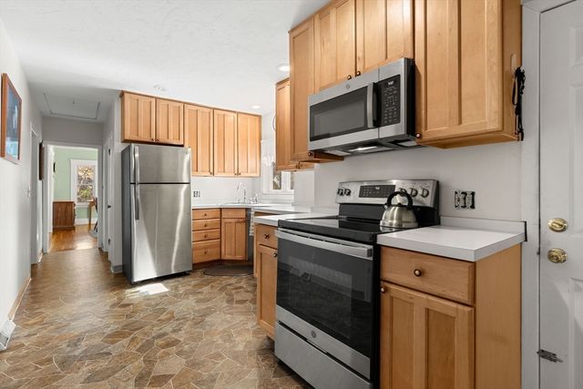 12 Lake Ave, Saugus, MA 01906