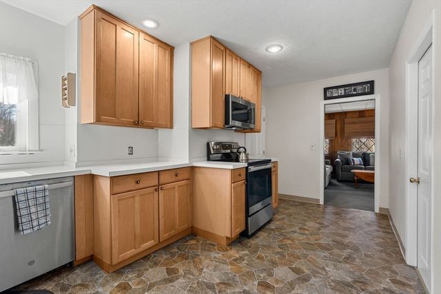 12 Lake Ave, Saugus, MA 01906