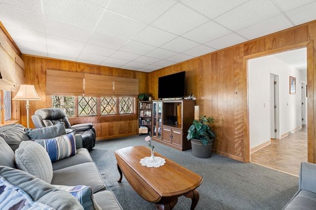 12 Lake Ave, Saugus, MA 01906